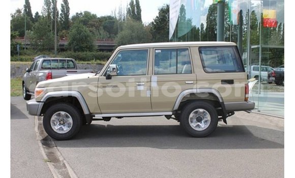 Sayi Imported Toyota Land Cruiser Beige Mota in Import - Dubai a Maseru Sayi Imported Toyota Land Cruiser Beige Mota in Import - Dubai a Maseru