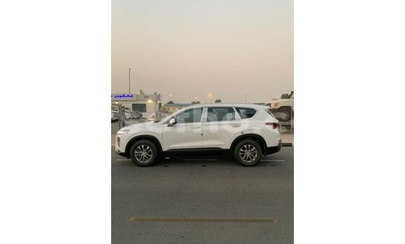 Sayi Imported Hyundai Santa Fe White Mota in Import - Dubai a Maseru Sayi Imported Hyundai Santa Fe White Mota in Import - Dubai a Maseru