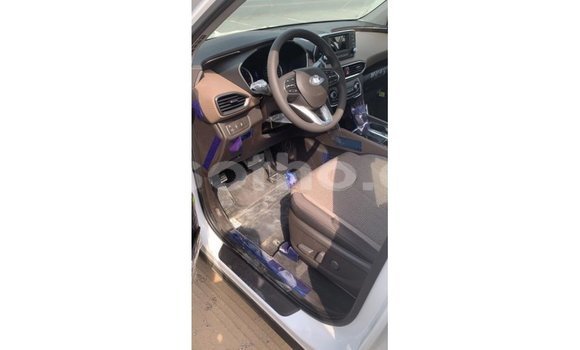 Sayi Imported Hyundai Santa Fe White Mota in Import - Dubai a Maseru Sayi Imported Hyundai Santa Fe White Mota in Import - Dubai a Maseru