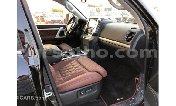 Sayi Imported Toyota Land Cruiser Black Mota in Import - Dubai a Maseru Sayi Imported Toyota Land Cruiser Black Mota in Import - Dubai a Maseru