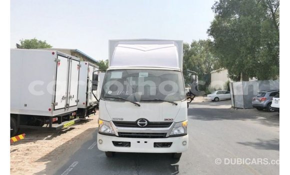 Acheter Import Utilitaire Hino 300 Series Blanc à Import - Dubai, Maseru Acheter Import Utilitaire Hino 300 Series Blanc à Import - Dubai, Maseru