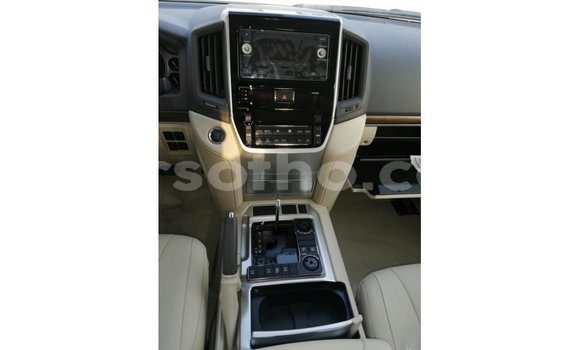 Acheter Import Voiture Toyota Land Cruiser Blanc à Import - Dubai, Maseru Acheter Import Voiture Toyota Land Cruiser Blanc à Import - Dubai, Maseru