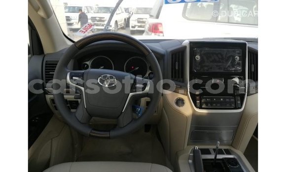 Acheter Import Voiture Toyota Land Cruiser Blanc à Import - Dubai, Maseru Acheter Import Voiture Toyota Land Cruiser Blanc à Import - Dubai, Maseru