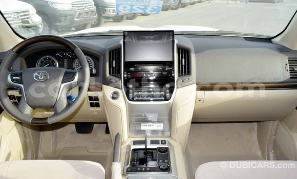 اشتري Imported Toyota Land Cruiser White سيارة في Import - Dubai في Maseru اشتري Imported Toyota Land Cruiser White سيارة في Import - Dubai في Maseru