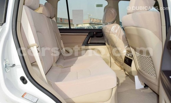 اشتري Imported Toyota Land Cruiser White سيارة في Import - Dubai في Maseru اشتري Imported Toyota Land Cruiser White سيارة في Import - Dubai في Maseru