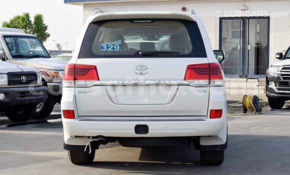 اشتري Imported Toyota Land Cruiser White سيارة في Import - Dubai في Maseru اشتري Imported Toyota Land Cruiser White سيارة في Import - Dubai في Maseru