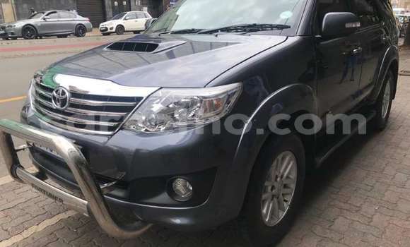 Sayi Na hannu Toyota Fortuner Silver Mota in Maseru a Maseru Sayi Na hannu Toyota Fortuner Silver Mota in Maseru a Maseru