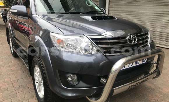 Sayi Na hannu Toyota Fortuner Silver Mota in Maseru a Maseru Sayi Na hannu Toyota Fortuner Silver Mota in Maseru a Maseru