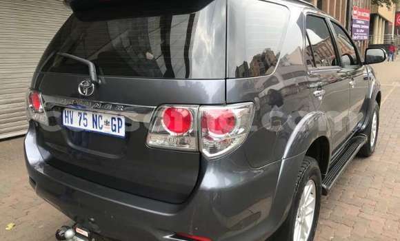 Sayi Na hannu Toyota Fortuner Silver Mota in Maseru a Maseru Sayi Na hannu Toyota Fortuner Silver Mota in Maseru a Maseru