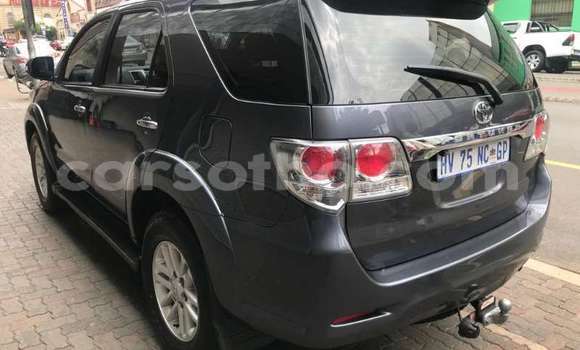 Sayi Na hannu Toyota Fortuner Silver Mota in Maseru a Maseru Sayi Na hannu Toyota Fortuner Silver Mota in Maseru a Maseru