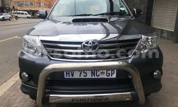 Sayi Na hannu Toyota Fortuner Silver Mota in Maseru a Maseru Sayi Na hannu Toyota Fortuner Silver Mota in Maseru a Maseru