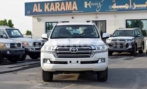 اشتري Imported Toyota Land Cruiser White سيارة في Import - Dubai في Maseru اشتري Imported Toyota Land Cruiser White سيارة في Import - Dubai في Maseru