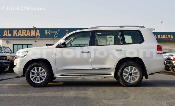 اشتري Imported Toyota Land Cruiser White سيارة في Import - Dubai في Maseru اشتري Imported Toyota Land Cruiser White سيارة في Import - Dubai في Maseru