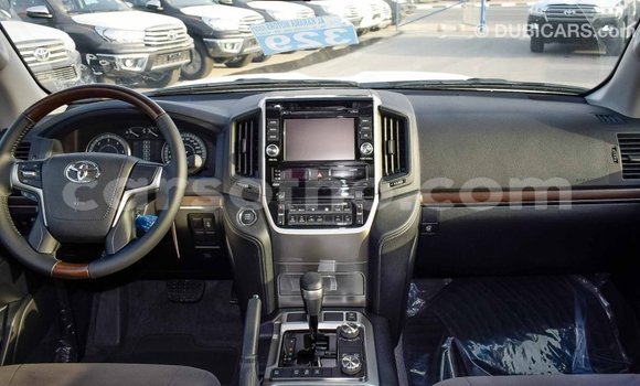 اشتري Imported Toyota Land Cruiser White سيارة في Import - Dubai في Maseru اشتري Imported Toyota Land Cruiser White سيارة في Import - Dubai في Maseru