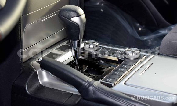 اشتري Imported Toyota Land Cruiser White سيارة في Import - Dubai في Maseru اشتري Imported Toyota Land Cruiser White سيارة في Import - Dubai في Maseru