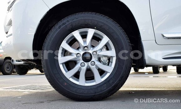اشتري Imported Toyota Land Cruiser White سيارة في Import - Dubai في Maseru اشتري Imported Toyota Land Cruiser White سيارة في Import - Dubai في Maseru