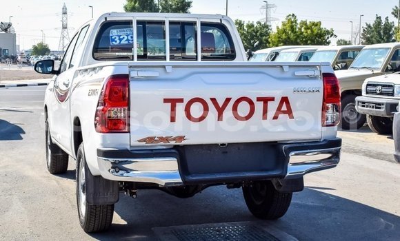 اشتري Imported Toyota Hilux White سيارة في Import - Dubai في Maseru اشتري Imported Toyota Hilux White سيارة في Import - Dubai في Maseru