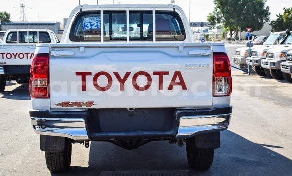 اشتري Imported Toyota Hilux White سيارة في Import - Dubai في Maseru اشتري Imported Toyota Hilux White سيارة في Import - Dubai في Maseru