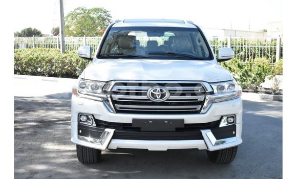 Buy Import Toyota Land Cruiser White Car in Import - Dubai in Maseru Buy Import Toyota Land Cruiser White Car in Import - Dubai in Maseru