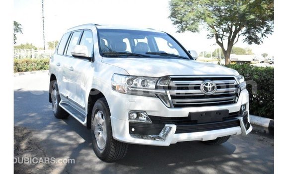 Buy Import Toyota Land Cruiser White Car in Import - Dubai in Maseru Buy Import Toyota Land Cruiser White Car in Import - Dubai in Maseru