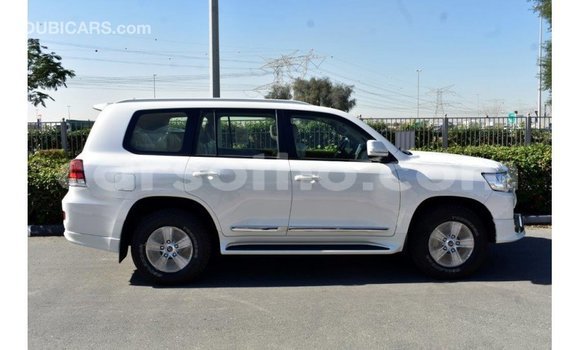 Buy Import Toyota Land Cruiser White Car in Import - Dubai in Maseru Buy Import Toyota Land Cruiser White Car in Import - Dubai in Maseru