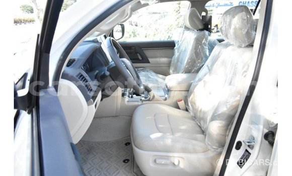 Buy Import Toyota Land Cruiser White Car in Import - Dubai in Maseru Buy Import Toyota Land Cruiser White Car in Import - Dubai in Maseru
