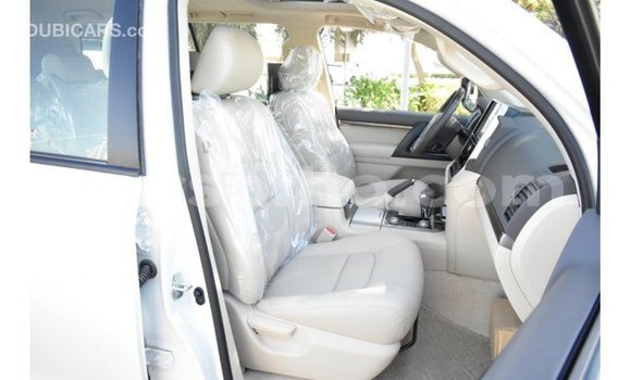 Buy Import Toyota Land Cruiser White Car in Import - Dubai in Maseru Buy Import Toyota Land Cruiser White Car in Import - Dubai in Maseru