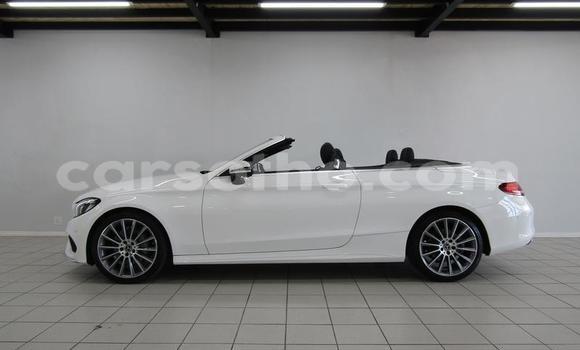 Sayi Na hannu Mercedes-Benz C–Class White Mota in Maseru a Maseru Sayi Na hannu Mercedes-Benz C–Class White Mota in Maseru a Maseru