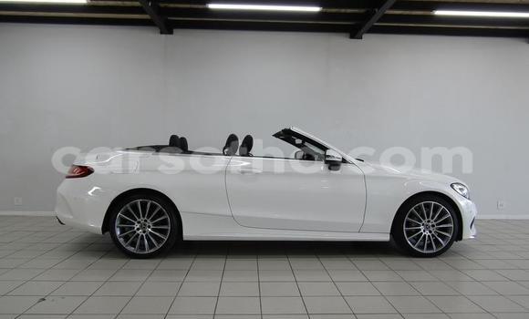Sayi Na hannu Mercedes-Benz C–Class White Mota in Maseru a Maseru Sayi Na hannu Mercedes-Benz C–Class White Mota in Maseru a Maseru