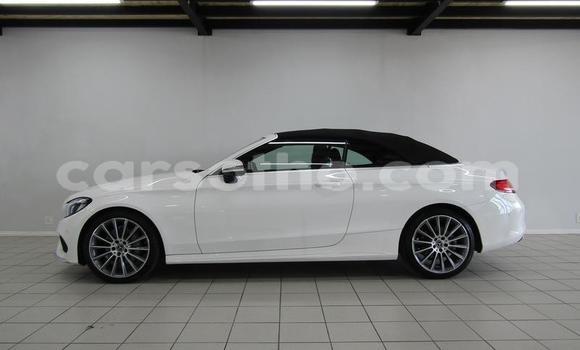 Sayi Na hannu Mercedes-Benz C–Class White Mota in Maseru a Maseru Sayi Na hannu Mercedes-Benz C–Class White Mota in Maseru a Maseru