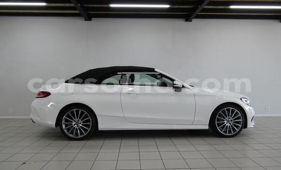 Sayi Na hannu Mercedes-Benz C–Class White Mota in Maseru a Maseru Sayi Na hannu Mercedes-Benz C–Class White Mota in Maseru a Maseru