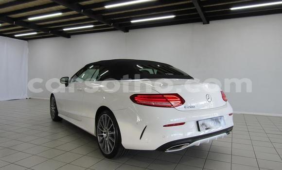 Sayi Na hannu Mercedes-Benz C–Class White Mota in Maseru a Maseru Sayi Na hannu Mercedes-Benz C–Class White Mota in Maseru a Maseru
