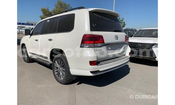 اشتري Imported Toyota Land Cruiser White سيارة في Import - Dubai في Maseru اشتري Imported Toyota Land Cruiser White سيارة في Import - Dubai في Maseru