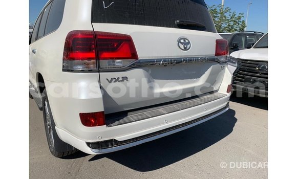 اشتري Imported Toyota Land Cruiser White سيارة في Import - Dubai في Maseru اشتري Imported Toyota Land Cruiser White سيارة في Import - Dubai في Maseru