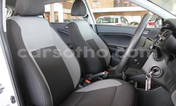 Acheter Occasion Voiture Hyundai i20 Blanc à Maseru, Maseru Acheter Occasion Voiture Hyundai i20 Blanc à Maseru, Maseru