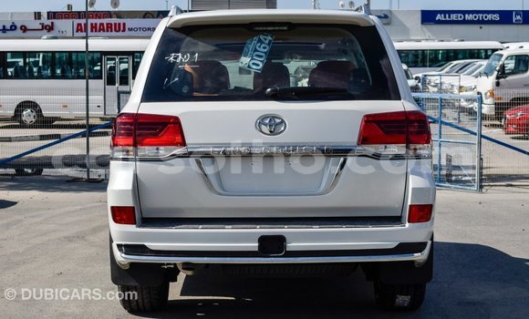 اشتري Imported Toyota Land Cruiser White سيارة في Import - Dubai في Maseru اشتري Imported Toyota Land Cruiser White سيارة في Import - Dubai في Maseru