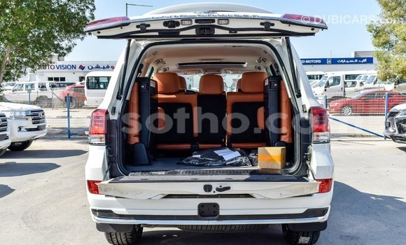 اشتري Imported Toyota Land Cruiser White سيارة في Import - Dubai في Maseru اشتري Imported Toyota Land Cruiser White سيارة في Import - Dubai في Maseru