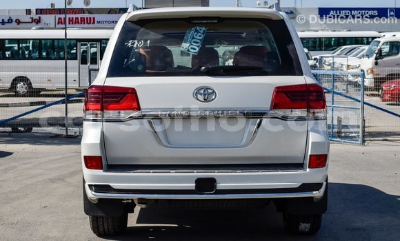 اشتري Imported Toyota Land Cruiser White سيارة في Import - Dubai في Maseru اشتري Imported Toyota Land Cruiser White سيارة في Import - Dubai في Maseru