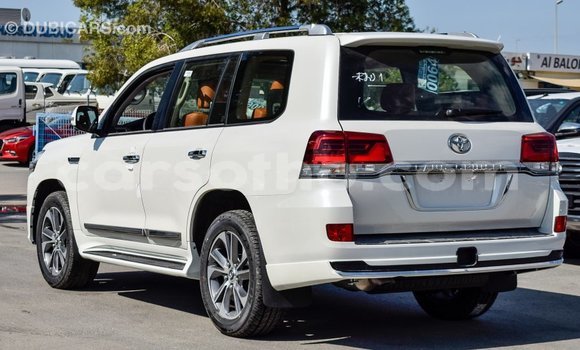 اشتري Imported Toyota Land Cruiser White سيارة في Import - Dubai في Maseru اشتري Imported Toyota Land Cruiser White سيارة في Import - Dubai في Maseru