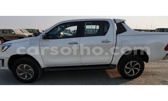 اشتري Imported Toyota Hilux White سيارة في Import - Dubai في Maseru اشتري Imported Toyota Hilux White سيارة في Import - Dubai في Maseru