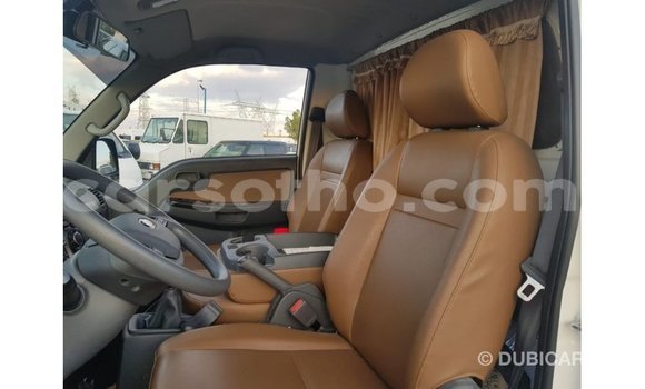 Acheter Import Voiture Kia Carens Blanc à Import - Dubai, Maseru Acheter Import Voiture Kia Carens Blanc à Import - Dubai, Maseru