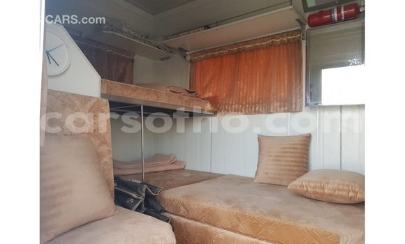 Acheter Import Voiture Kia Carens Blanc à Import - Dubai, Maseru Acheter Import Voiture Kia Carens Blanc à Import - Dubai, Maseru