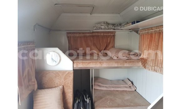 Acheter Import Voiture Kia Carens Blanc à Import - Dubai, Maseru Acheter Import Voiture Kia Carens Blanc à Import - Dubai, Maseru