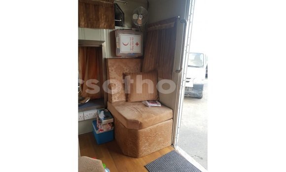 Acheter Import Voiture Kia Carens Blanc à Import - Dubai, Maseru Acheter Import Voiture Kia Carens Blanc à Import - Dubai, Maseru