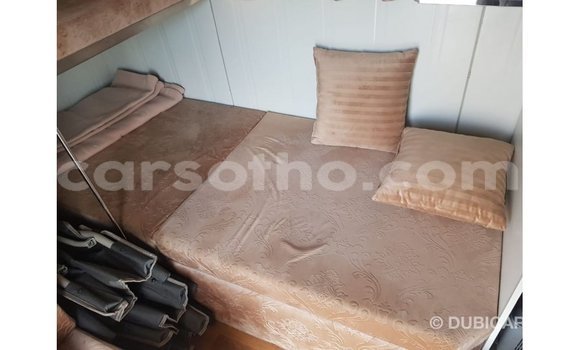 Acheter Import Voiture Kia Carens Blanc à Import - Dubai, Maseru Acheter Import Voiture Kia Carens Blanc à Import - Dubai, Maseru