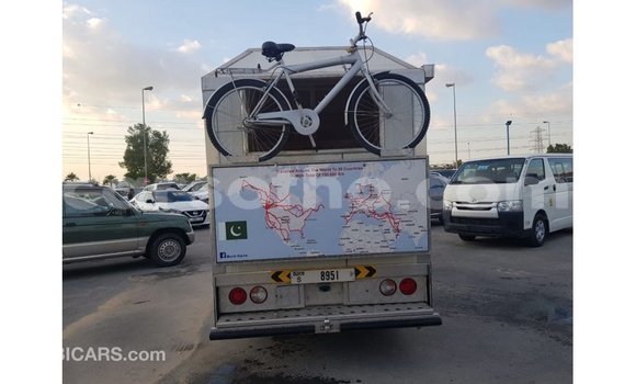 Acheter Import Voiture Kia Carens Blanc à Import - Dubai, Maseru Acheter Import Voiture Kia Carens Blanc à Import - Dubai, Maseru