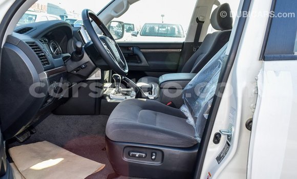 اشتري Imported Toyota Land Cruiser White سيارة في Import - Dubai في Maseru اشتري Imported Toyota Land Cruiser White سيارة في Import - Dubai في Maseru