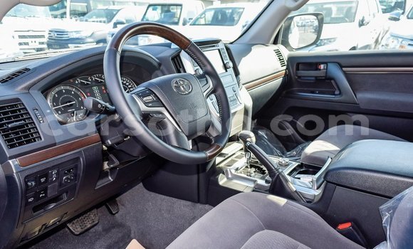 اشتري Imported Toyota Land Cruiser White سيارة في Import - Dubai في Maseru اشتري Imported Toyota Land Cruiser White سيارة في Import - Dubai في Maseru