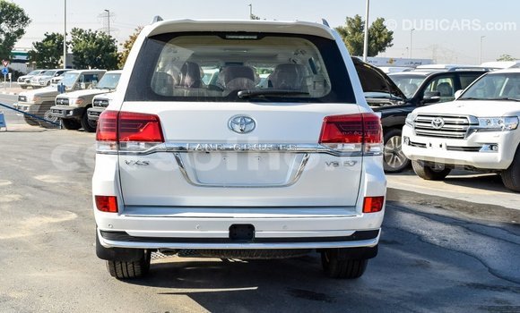 اشتري Imported Toyota Land Cruiser White سيارة في Import - Dubai في Maseru اشتري Imported Toyota Land Cruiser White سيارة في Import - Dubai في Maseru