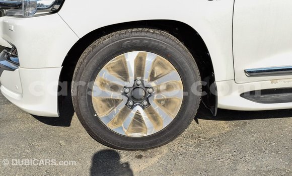اشتري Imported Toyota Land Cruiser White سيارة في Import - Dubai في Maseru اشتري Imported Toyota Land Cruiser White سيارة في Import - Dubai في Maseru